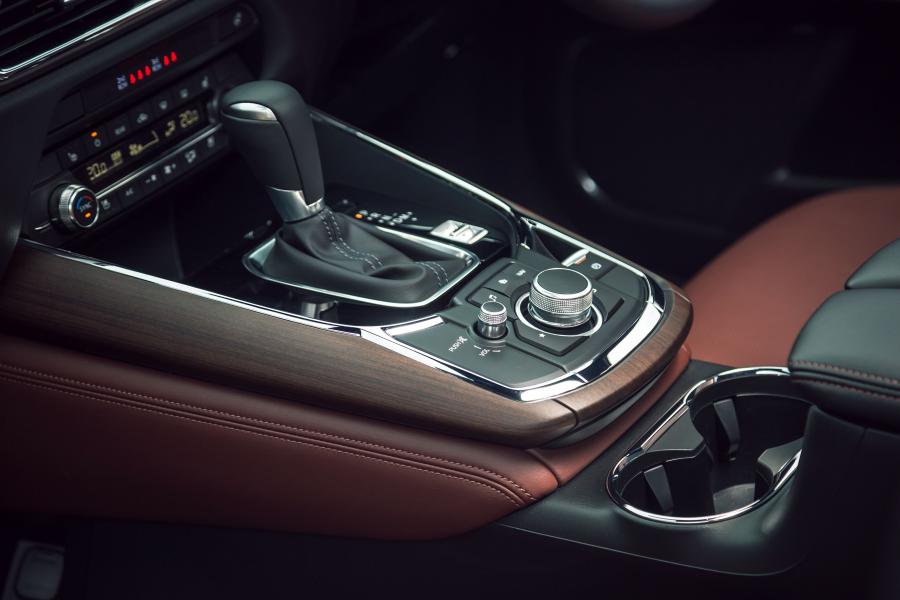 Детали интерьера Mazda CX-9 Azami LE 2018 года  (AU) (фото 24 из 40)